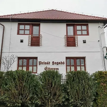 Privat Fogado Es Etterem Bed and breakfast *